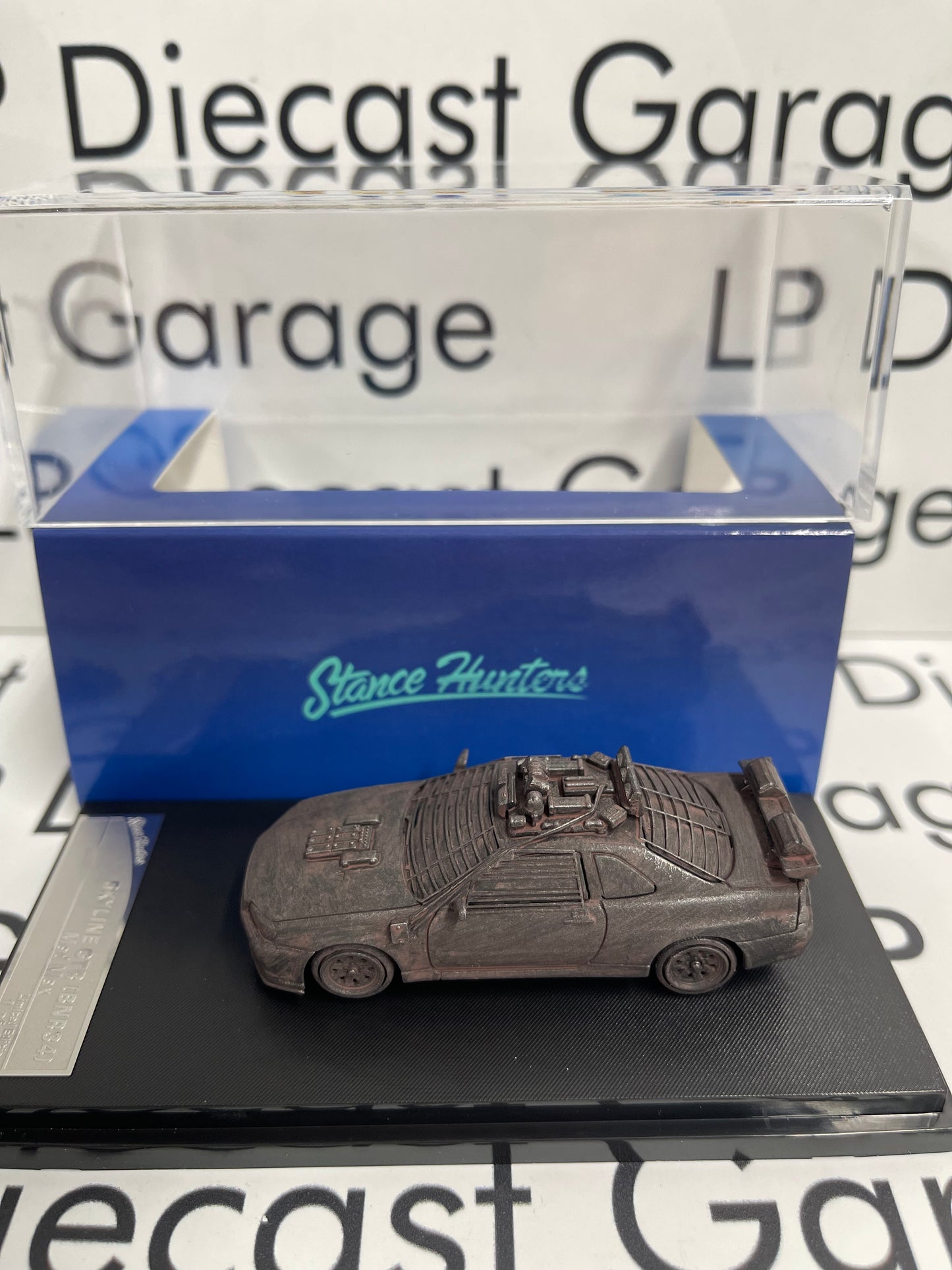 STANCE HUNTERS Nissan Skyline BNR34 Mad Max w/Figure 1:64 Diecast