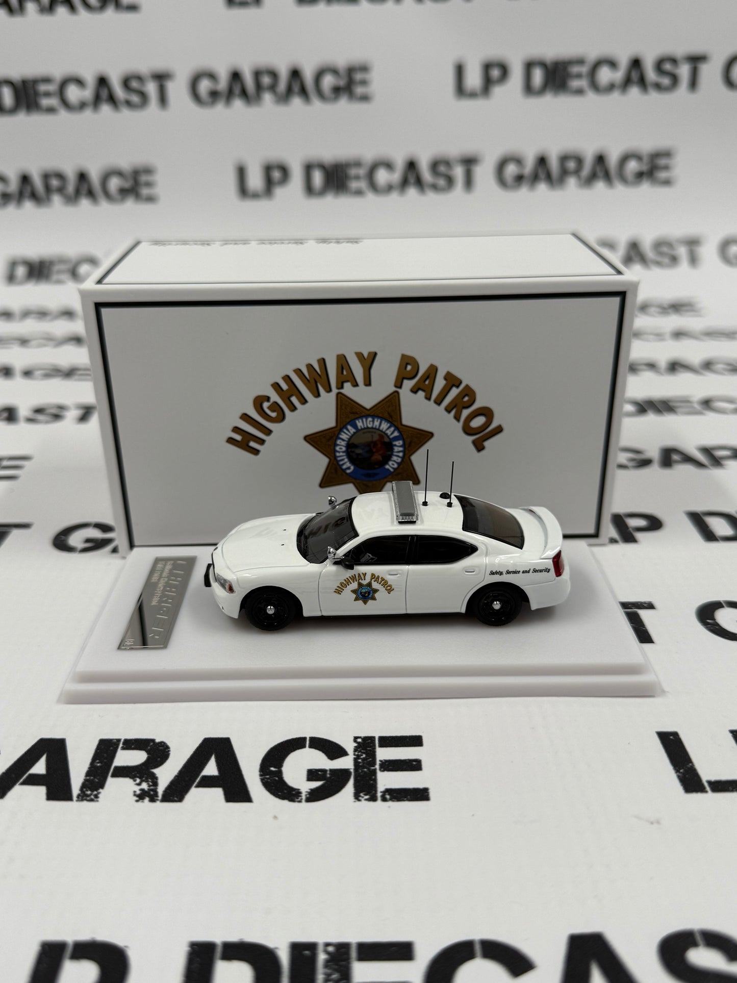 ROLLIN Dodge Charger California Highway Patrol 1:64 Diecast Polar Bear