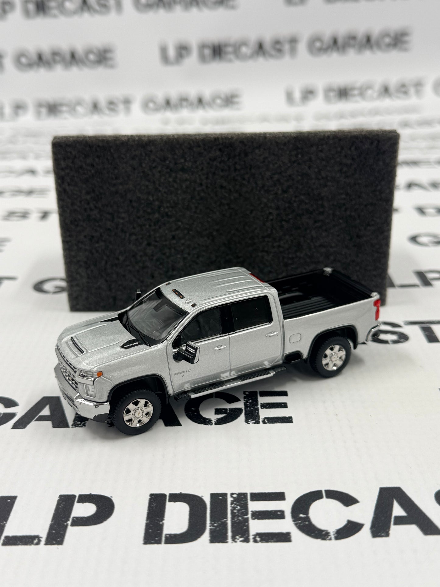 MODEL TRUCK 2023 Chevrolet Silverado 2500HD Silver 1:64 Diecast