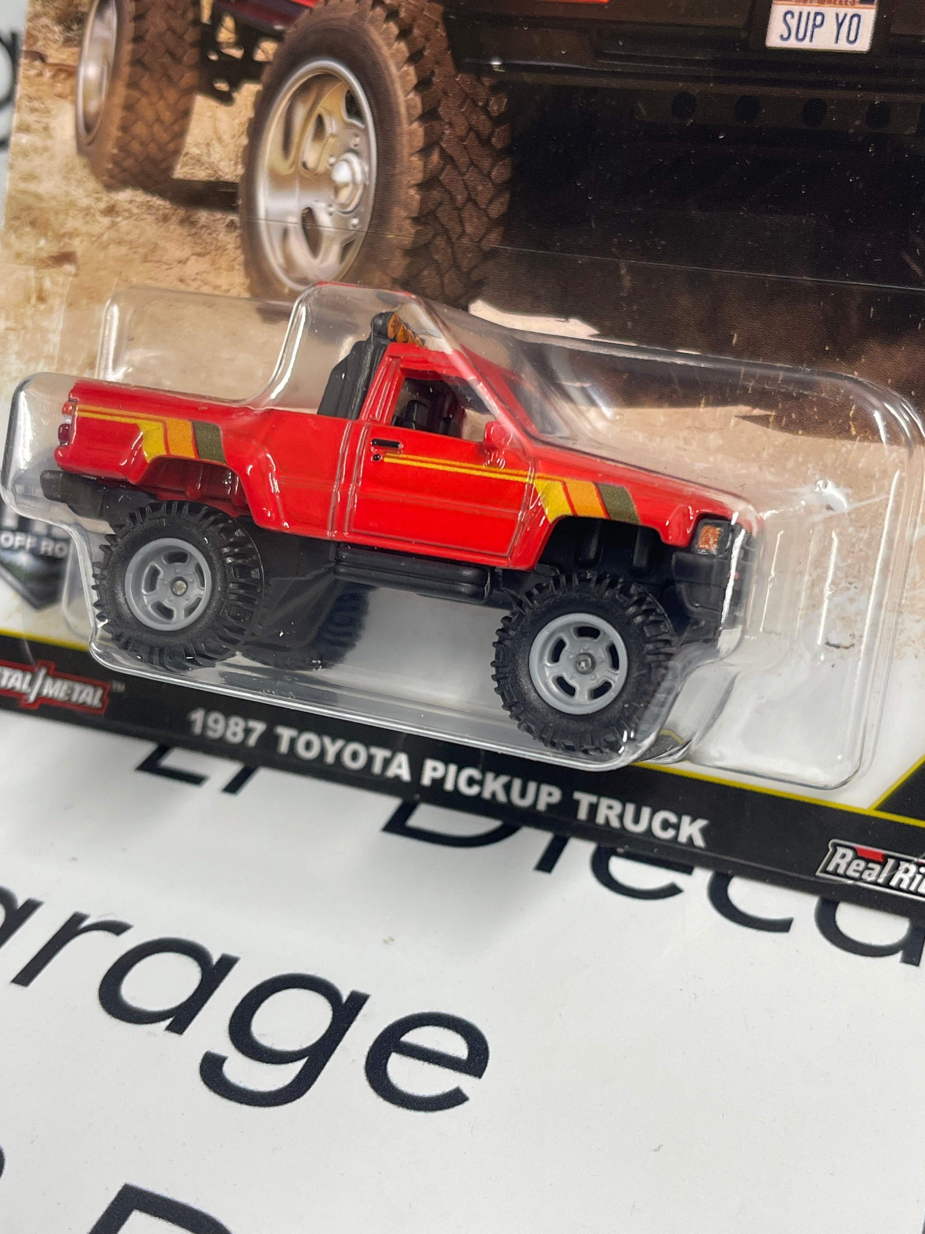Hot Wheels 1987 Toyota Pickup Truck – Red Off-Road, Car Culture Series, 1/64 Diecast