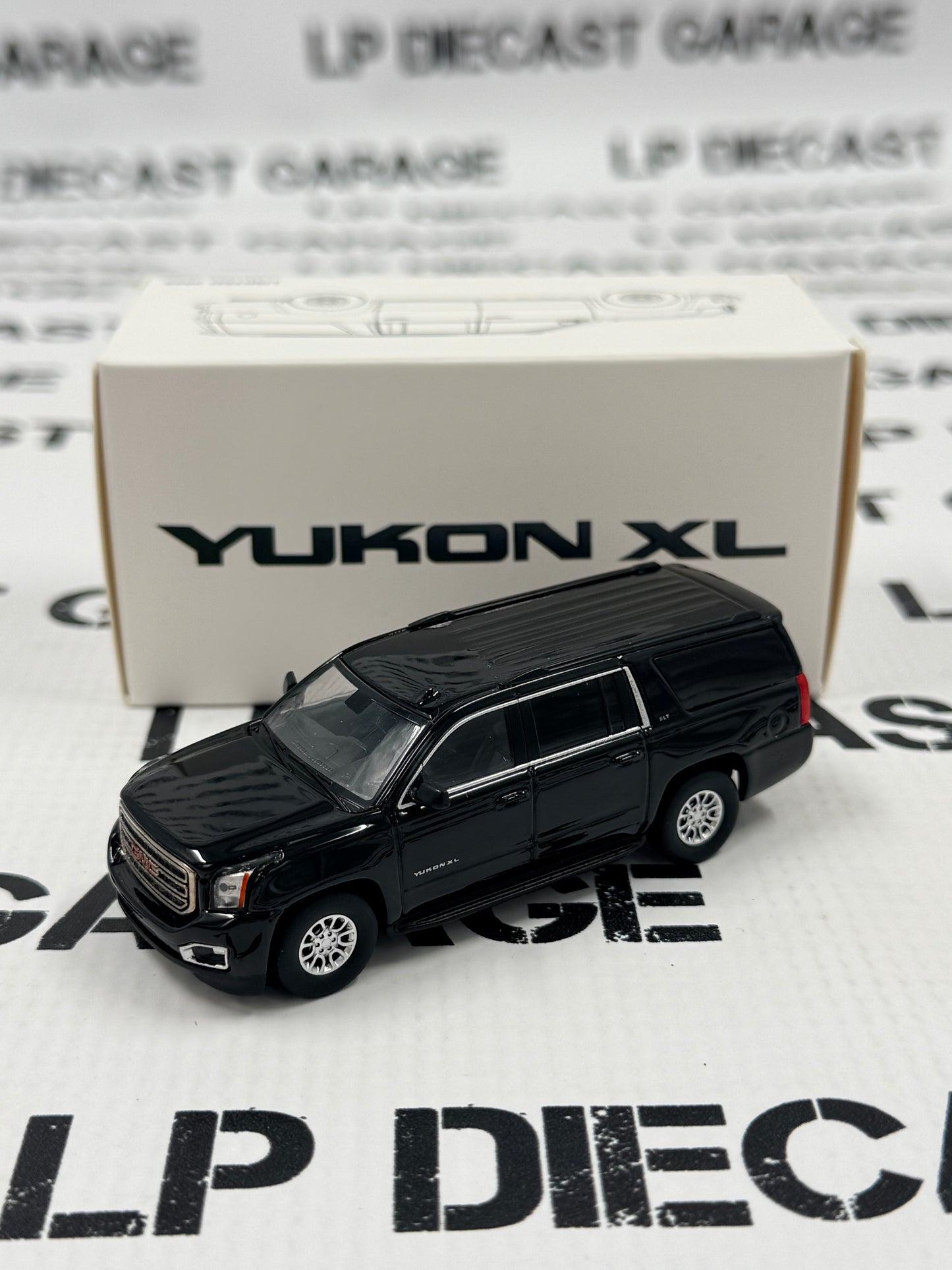 MODEL TRUCK 2015 GMC Yukon XL Black 1:64 Diecast SUV