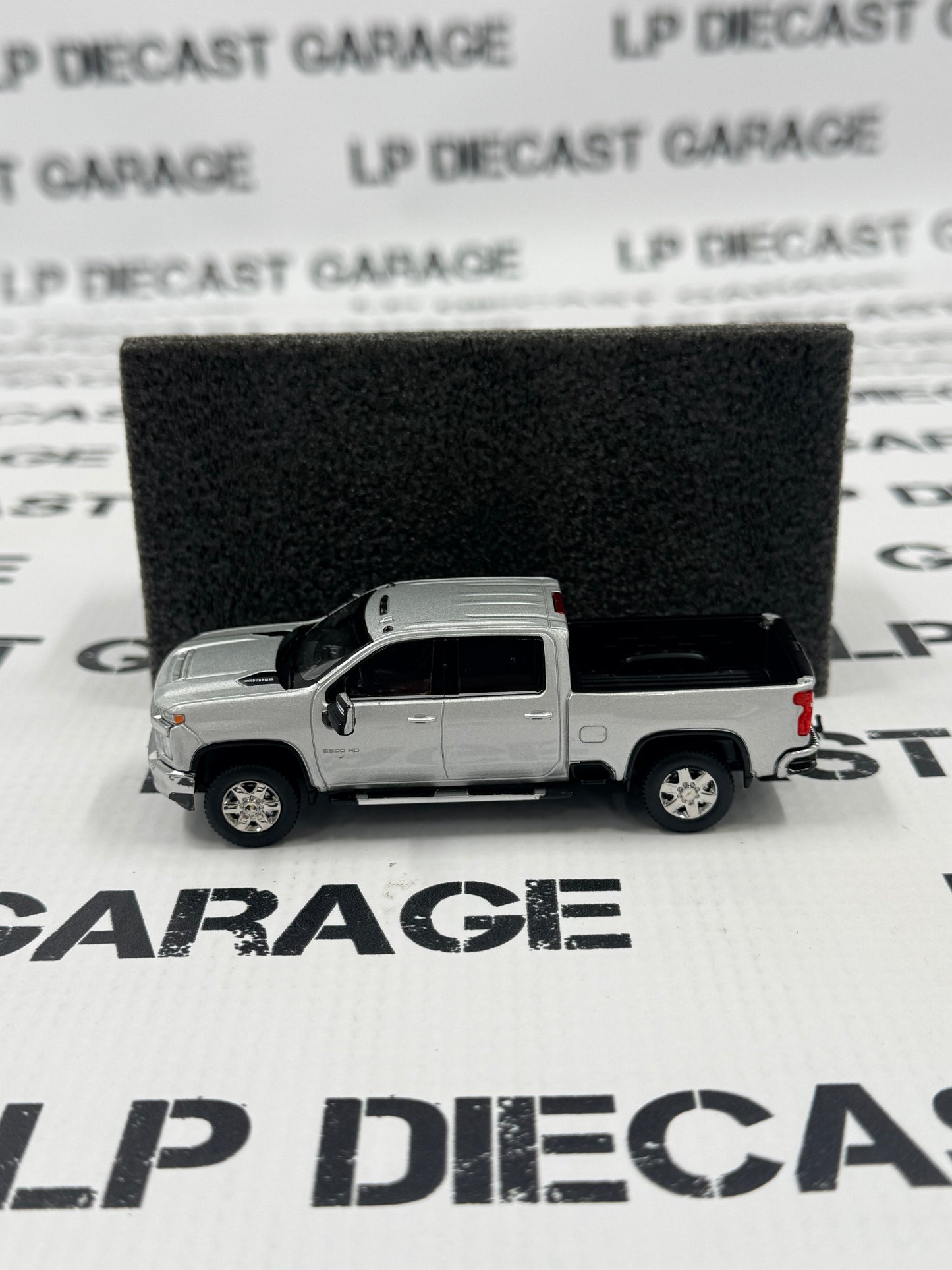MODEL TRUCK 2023 Chevrolet Silverado 2500HD Silver 1:64 Diecast