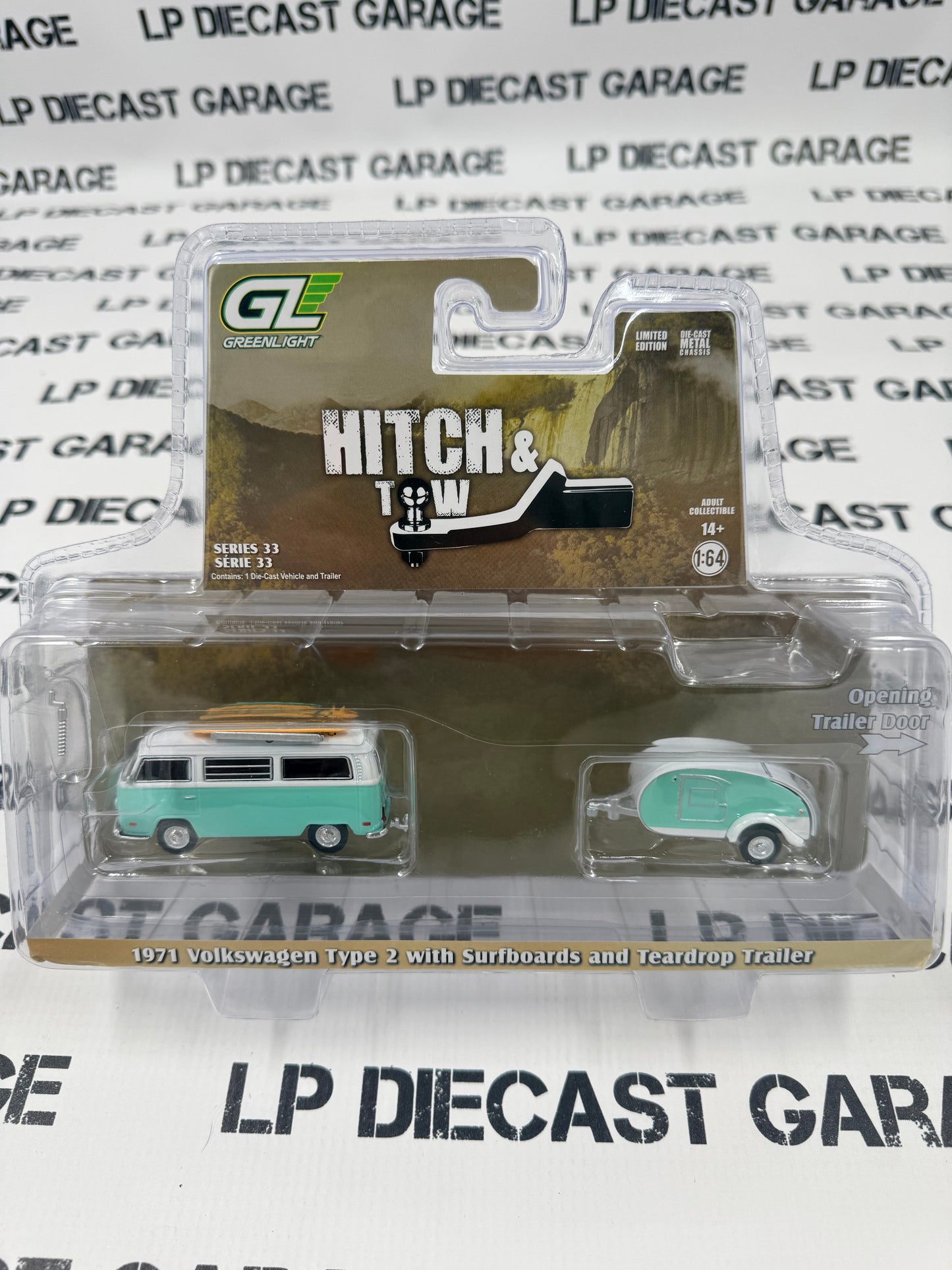 GREENLIGHT 1971 Volkswagen Van w/ Teardrop Trailer 1:64 Diecast Hitch & Tow