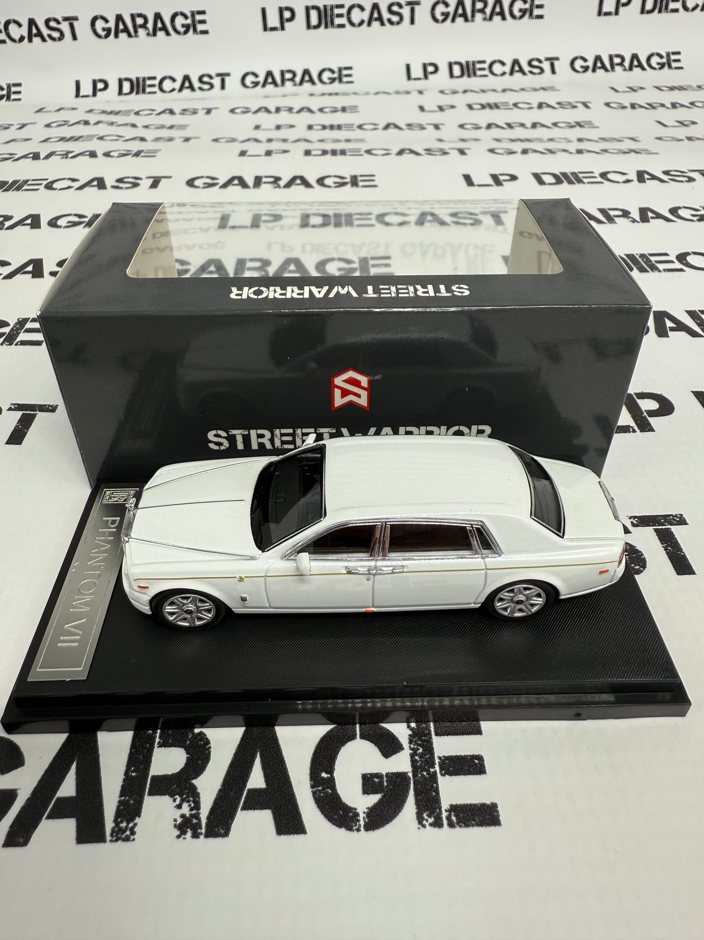 STREET WARRIOR Rolls Royce Phantom VII White 1:64 Diecast
