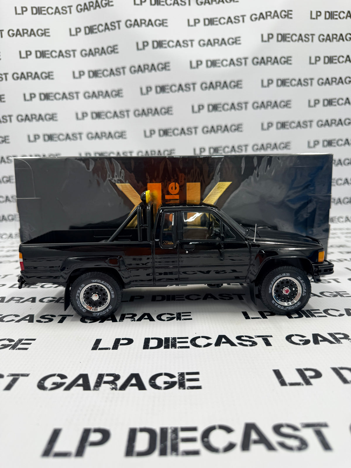 KK Scale 1985 Toyota SR5 Truck Black BTTF w/ Marty Figure 1:18 Diecast