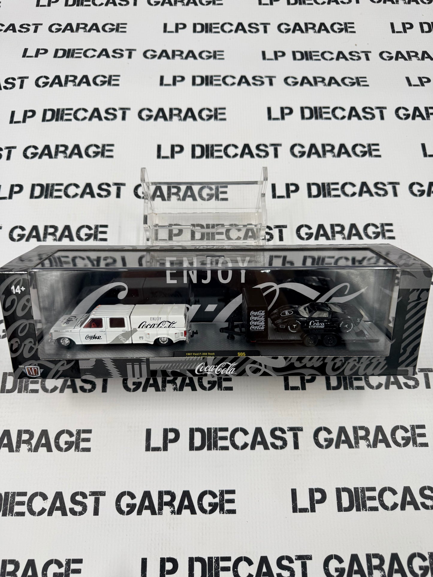 M2 Haulers 1987 Ford F-350 + GT40 Coca Cola 1:64 Diecast
