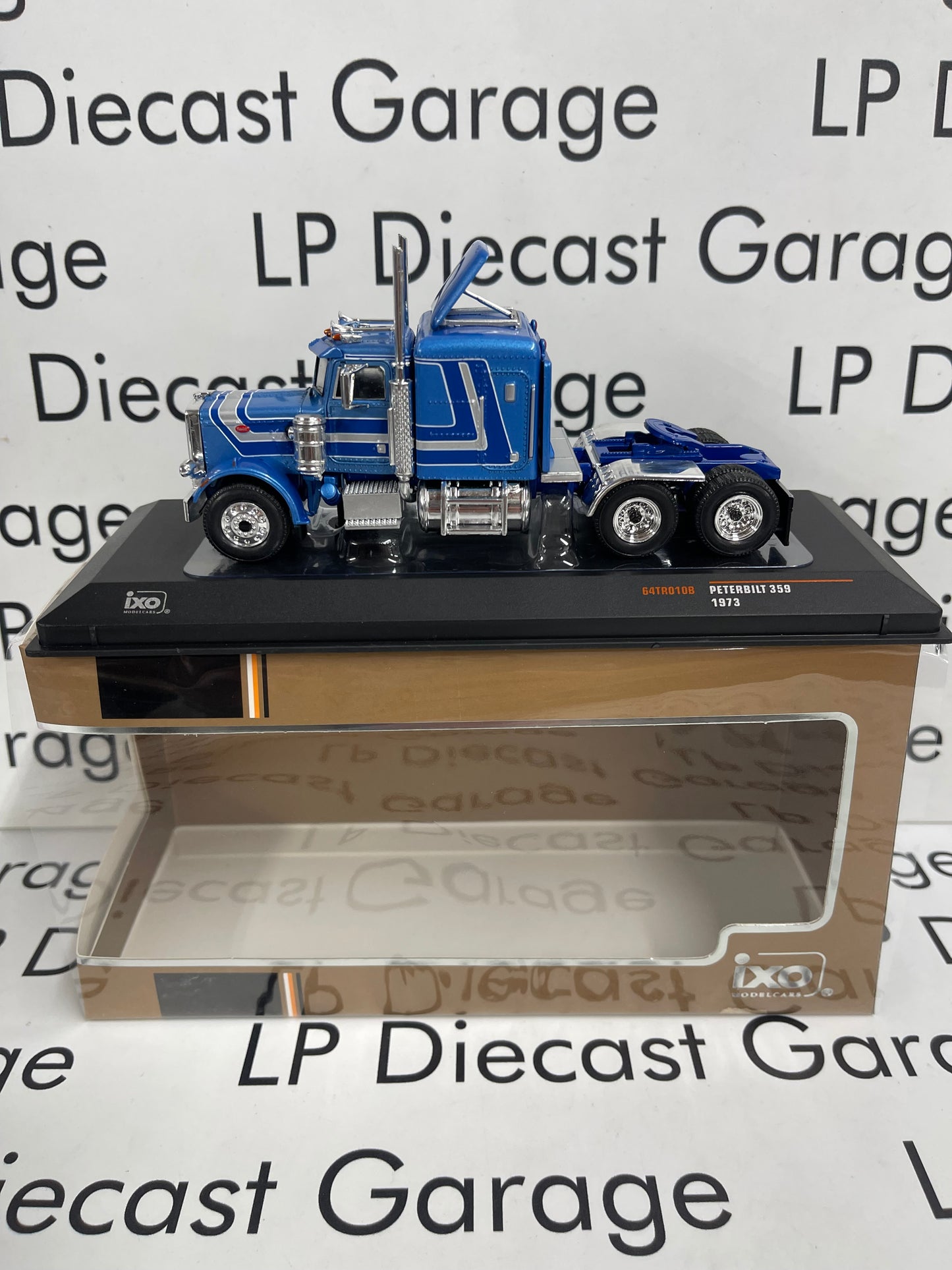 IXO Models 1973 Peterbilt 359 Blue 1:64 Diecast USA Model