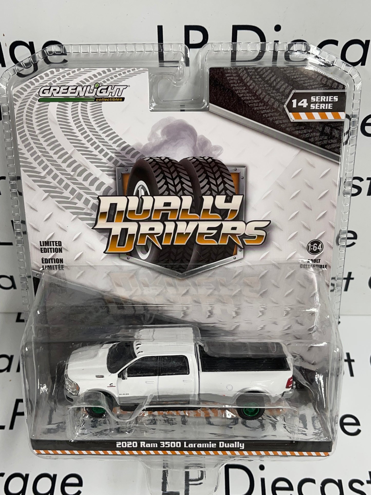GREEN MACHINE CHASE 2020 Ram 3500 Laramie Dually White 1:64 Diecast