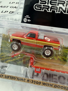 GREENLIGHT 1987 GMC Sierra K2500 Red w/ Gooseneck Trailer 1:64 Diecast Midwest Exclusive