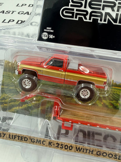 GREENLIGHT 1987 GMC Sierra K2500 Red w/ Gooseneck Trailer 1:64 Diecast Midwest Exclusive