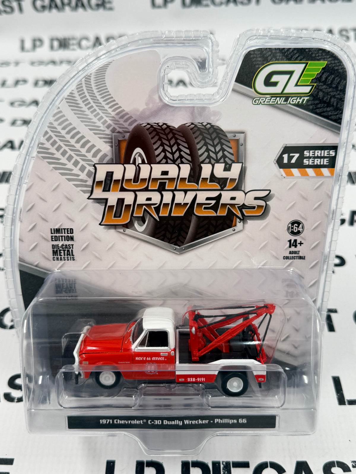 GREENLIGHT 1971 Chevrolet C-30 Wrecker Phillips 66 1:64 Diecast Dually Drivers Series 17