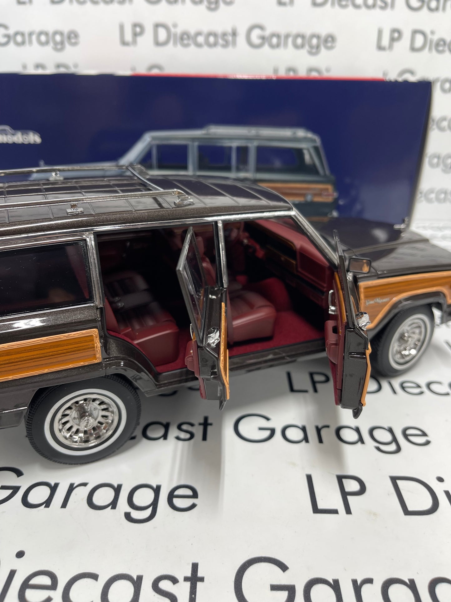 DD Models 1991 Jeep Grand Wagoneer Dover Gray Metallic 1:18 Diecast