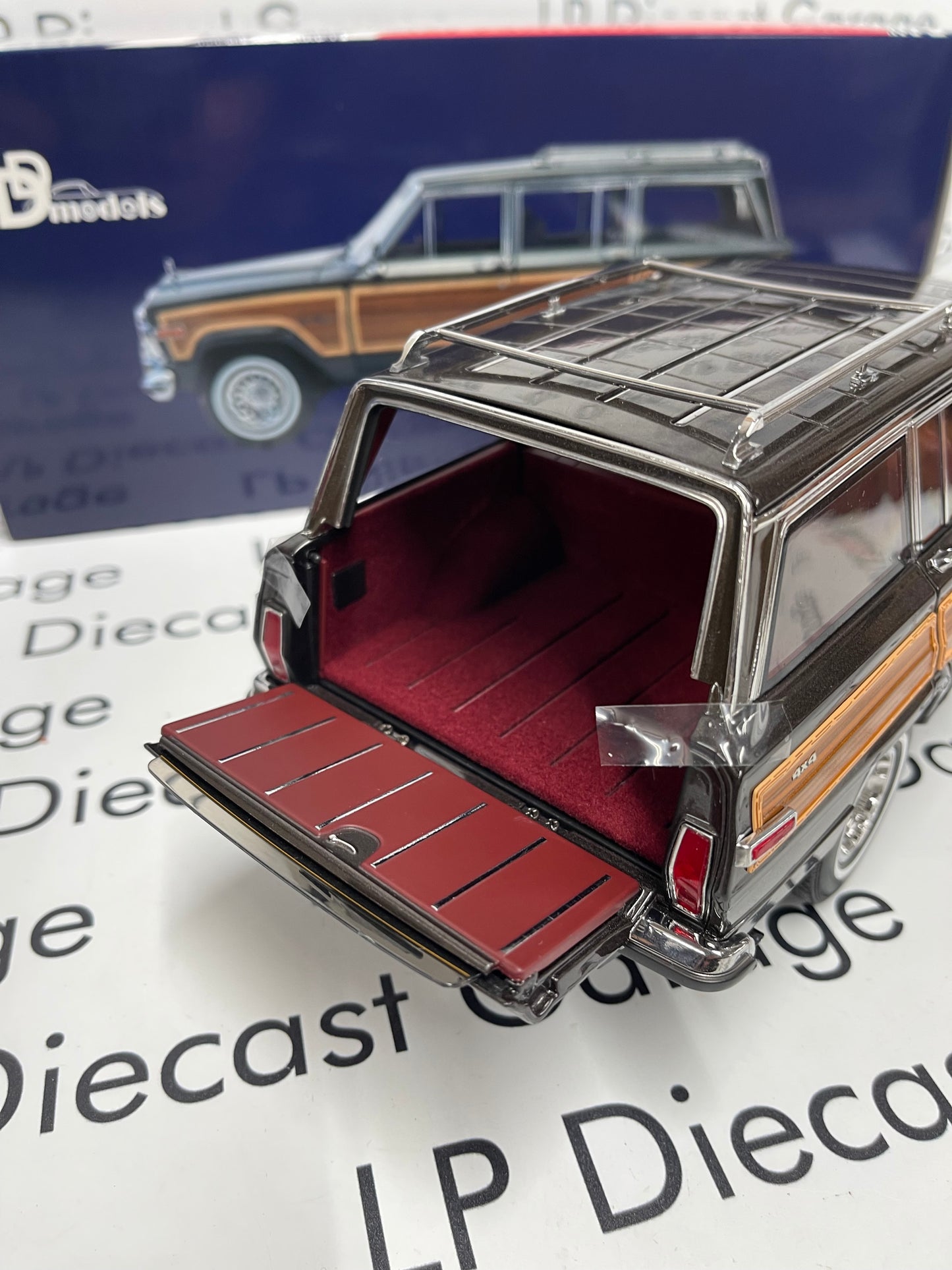 DD Models 1991 Jeep Grand Wagoneer Dover Gray Metallic 1:18 Diecast