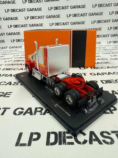 IXO Models 1985 MACK Superliner Magnum Silver Red 1:43 Diecast Semi Truck