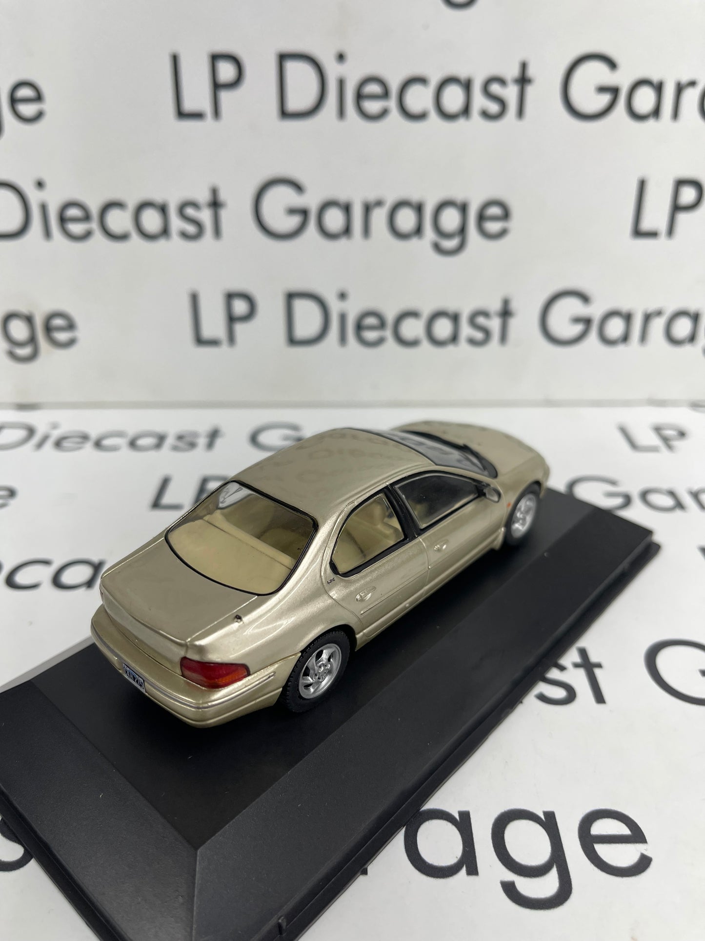 EDICOLA 1997 Chrysler Stratus LX Gold Sedan 1:43 Diecast