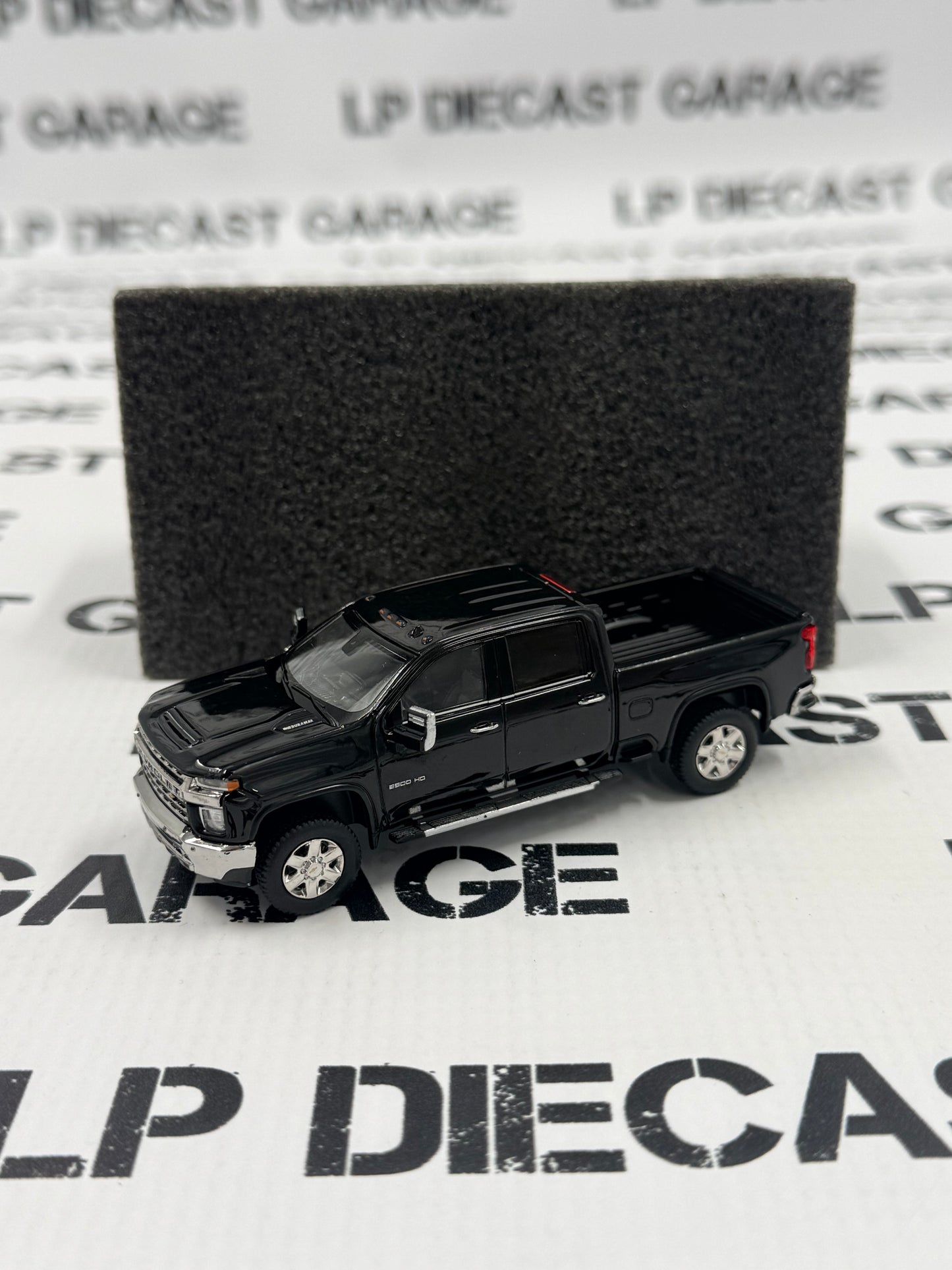 MODEL TRUCK 2023 Chevrolet Silverado 2500HD Black 1:64 Diecast