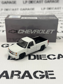 PARA64 2006 Chevrolet Silverado SS Single Cab Truck Summit White 1:64 Diecast