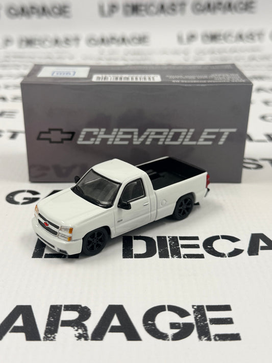 PARA64 2006 Chevrolet Silverado SS Single Cab Truck Summit White 1:64 Diecast