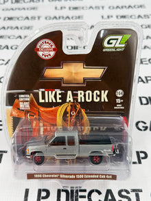 RAW CHASE GREENLIGHT 1998 Chevrolet Silverado 1500 4x4 Dark Red & Tan 1:64 Diecast OBT Exclusive