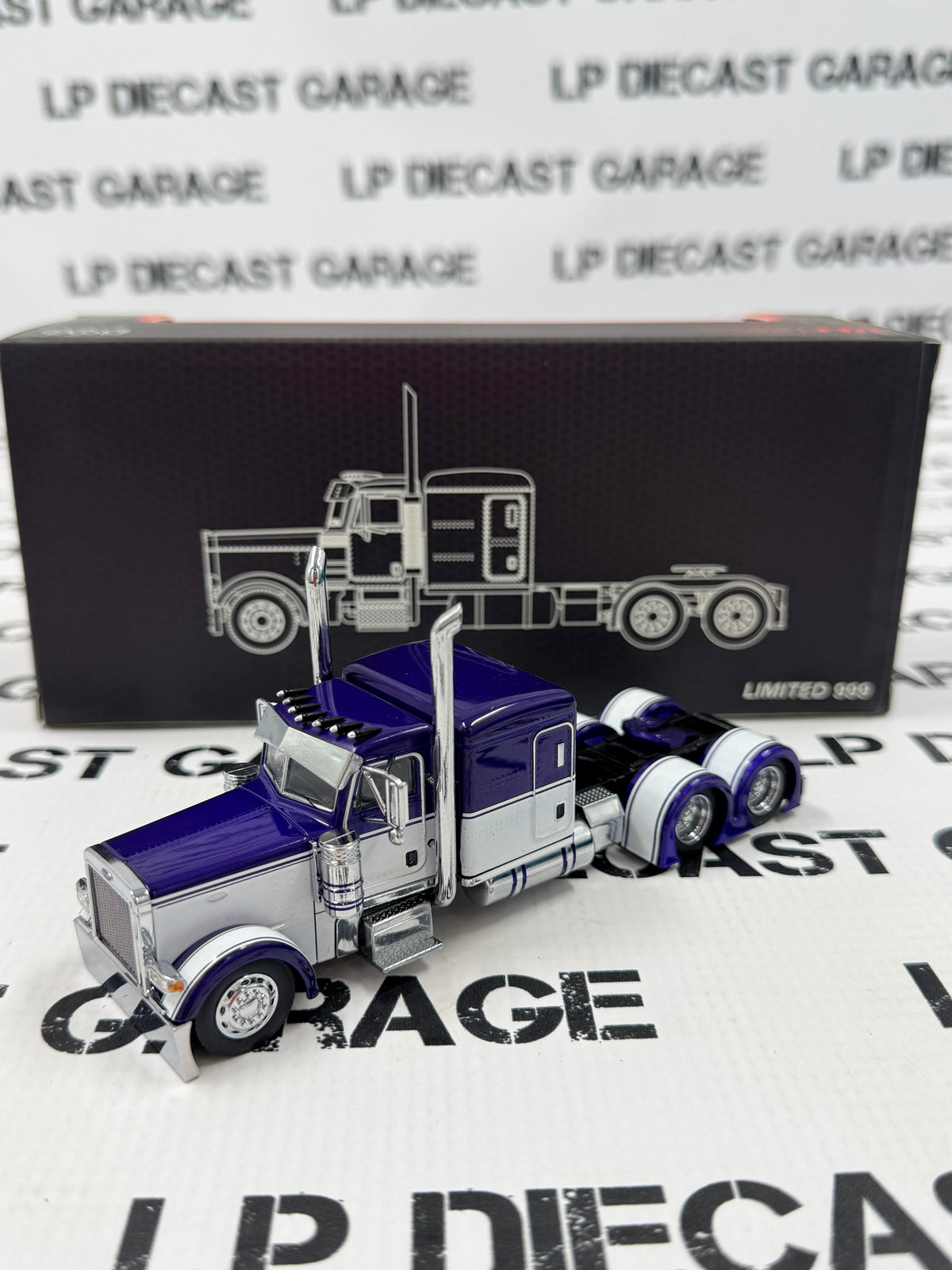 MODEL TRUCK Classic Peterbilt 379 Purple & White Semi Truck 1:64 Diecast
