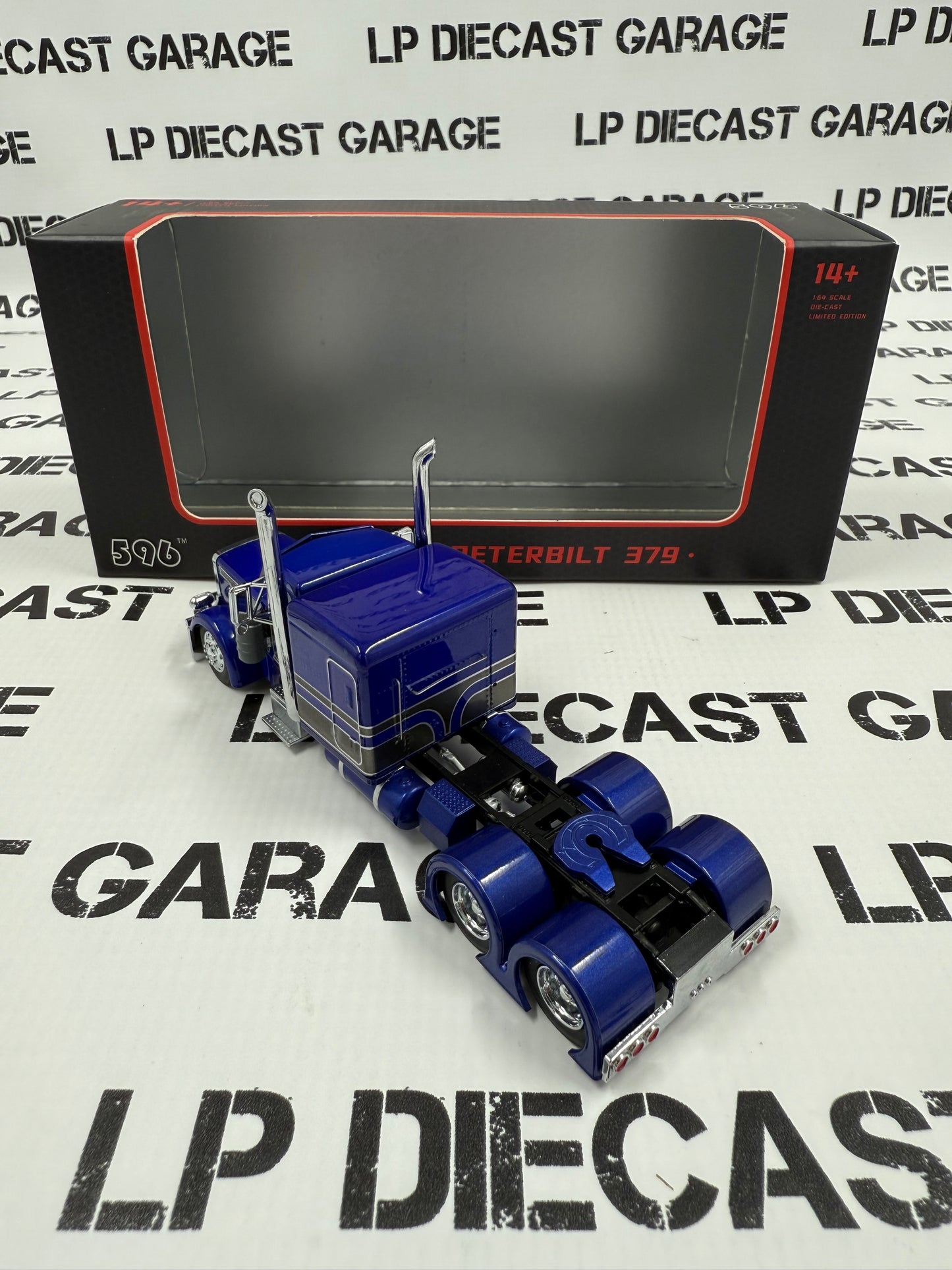 596 Model Classic Peterbilt 379 Blue & Gray Custom Semi Truck 1:64 Diecast