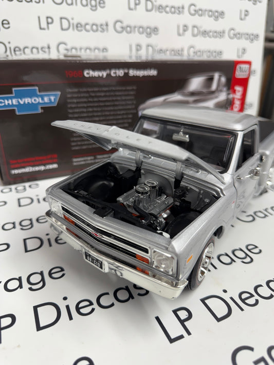 AUTO WORLD 1968 Chevy C10 Stepside Silver Short Bed 1:18 Diecast