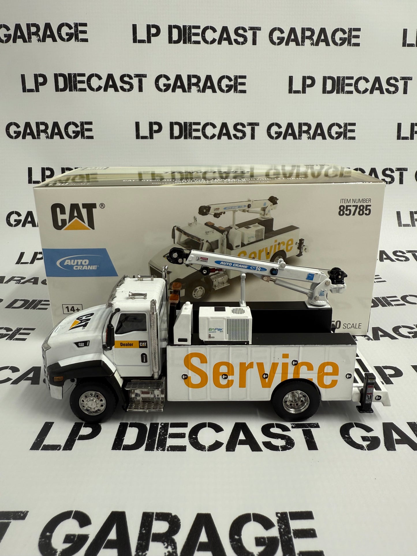 DIECAST MASTERS CAT Service Truck CT660 Crane Miller EnPak 1:50 Diecast