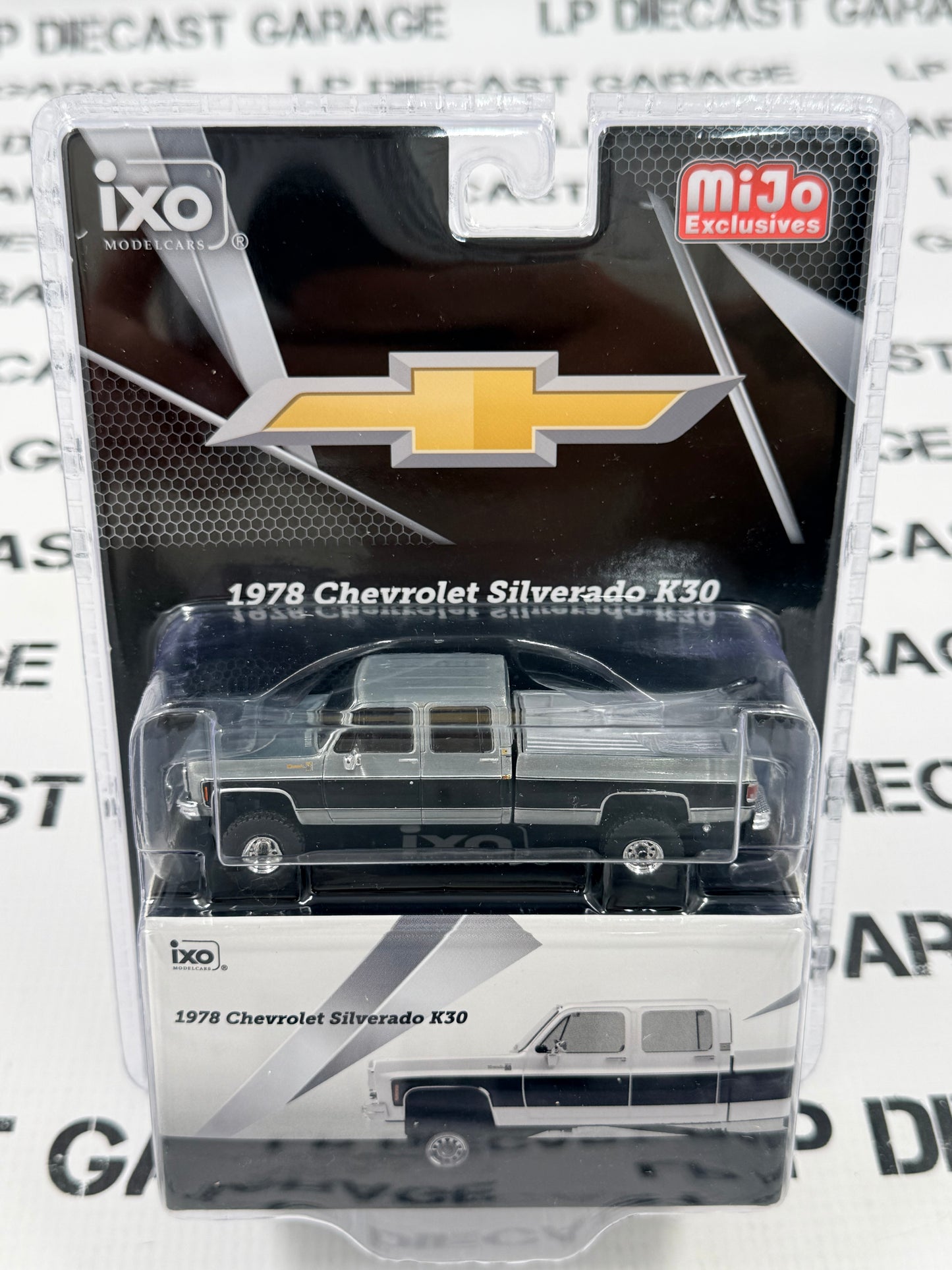 RAW CHASE IXO Models 1978 Chevrolet Silverado K30 White & Black 1:64 Diecast MiJo