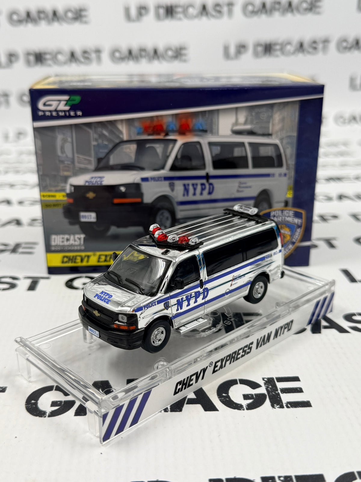 CHROME CHASE GREENLIGHT Chevy Express Van NYPD Police 1:64 Diecast Expo Exclusive