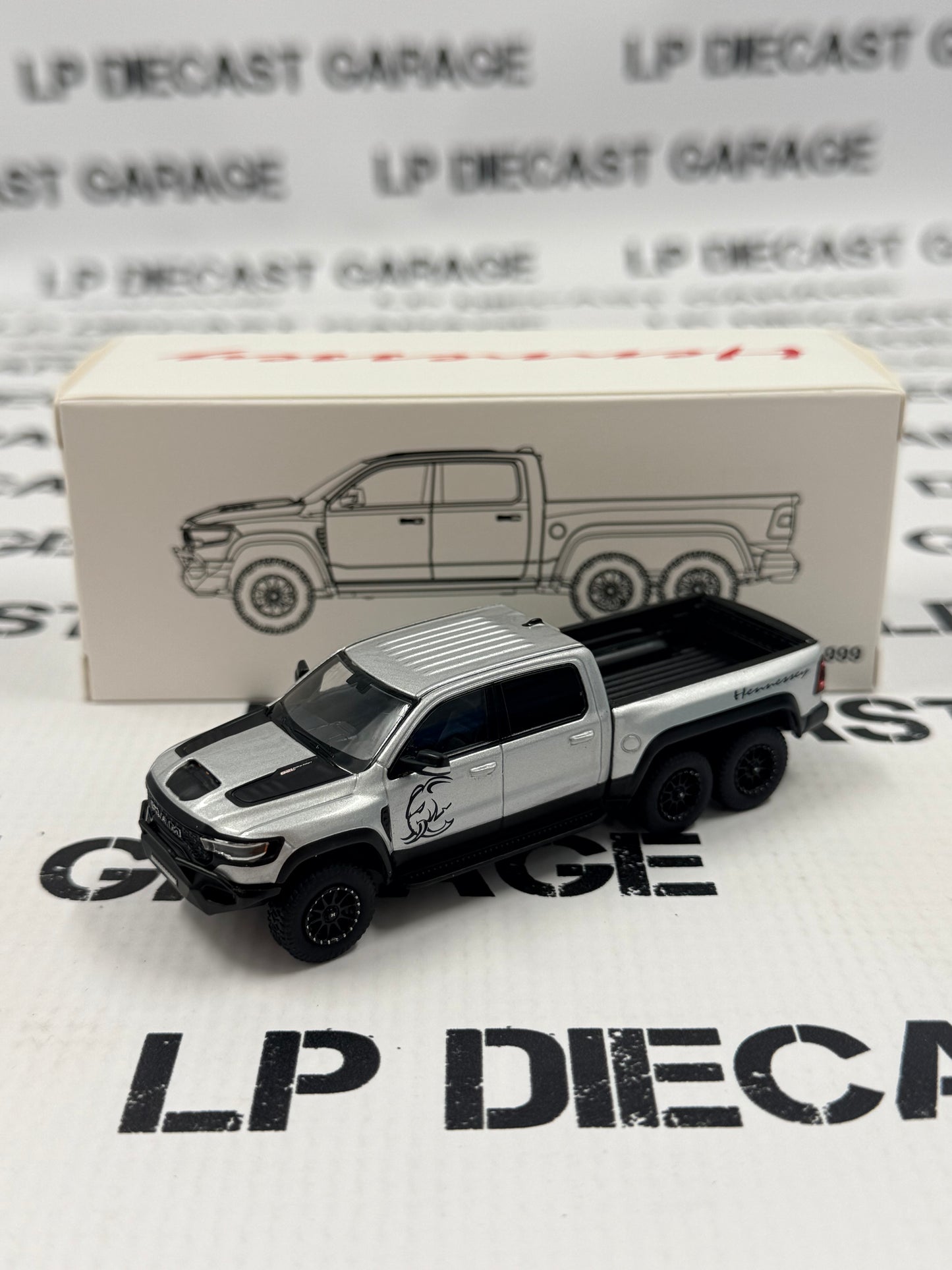 MODEL TRUCK 2022 Ram TRX Mammoth 6X6 Truck Silver 1:64 Diecast w/ LED Lights