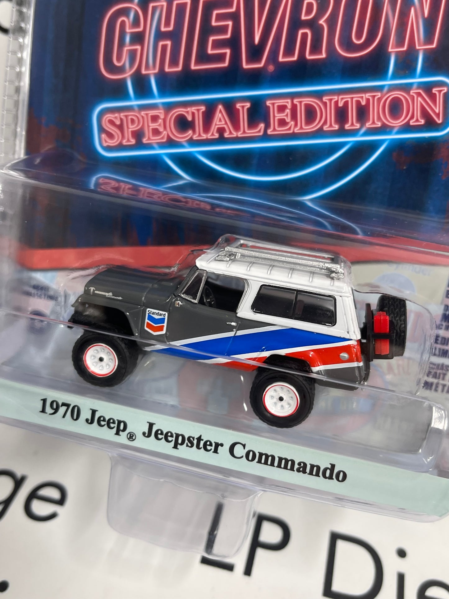 GREENLIGHT 1970 Jeep Commando Chevron 1:64 Diecast Special Edition
