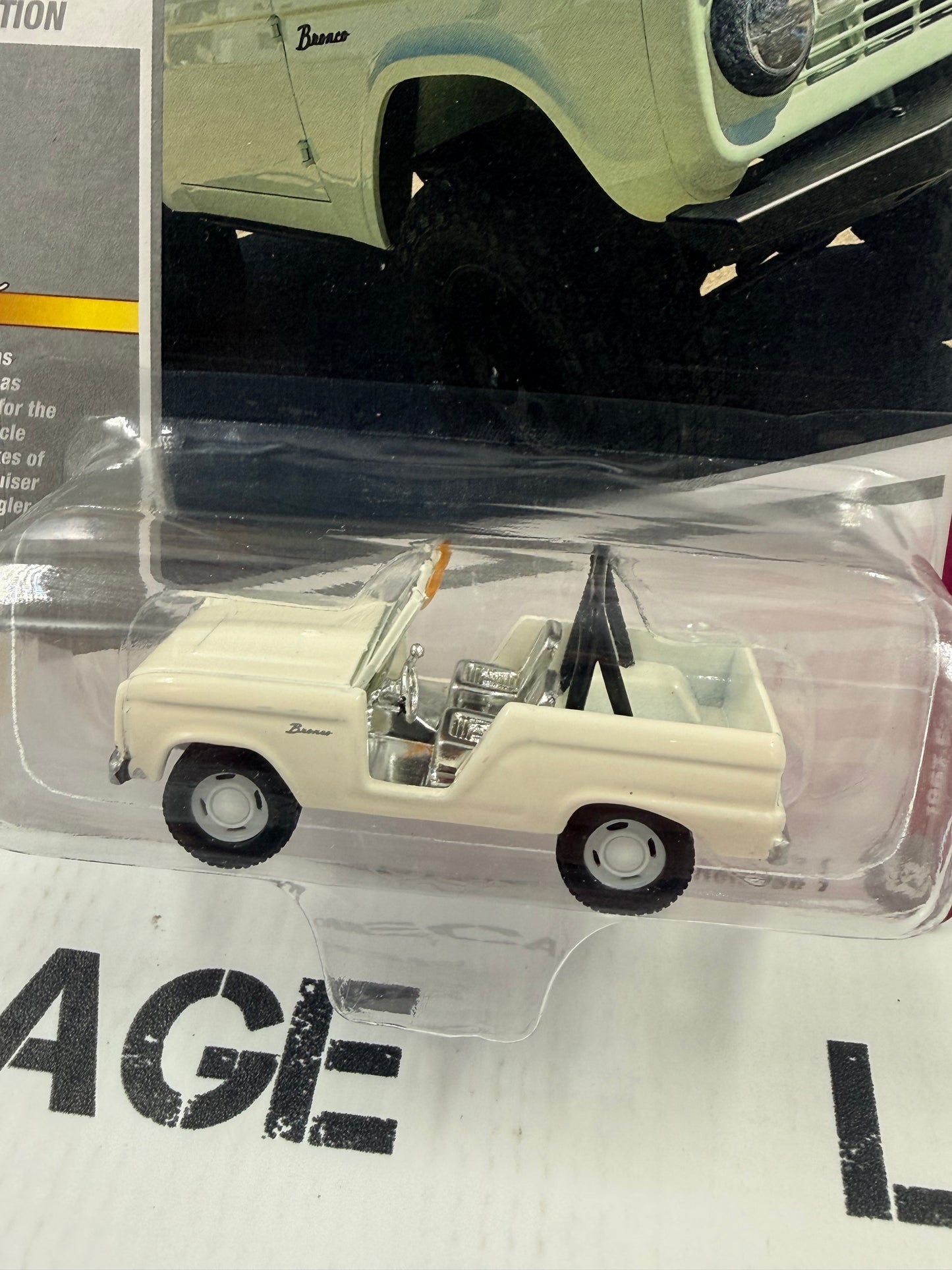 CHASE JOHNNY WHITE LIGHTNING 1967 Ford Bronco 1:64 Diecast Classic Gold