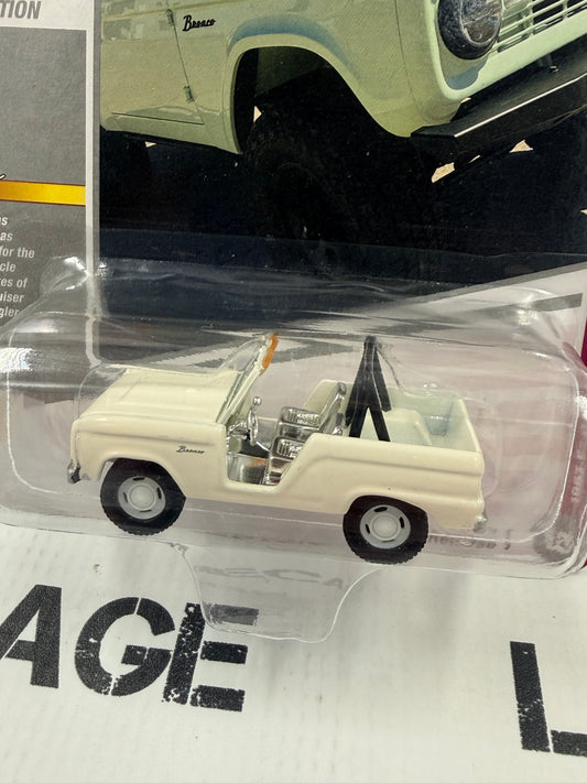 CHASE JOHNNY WHITE LIGHTNING 1967 Ford Bronco 1:64 Diecast Classic Gold