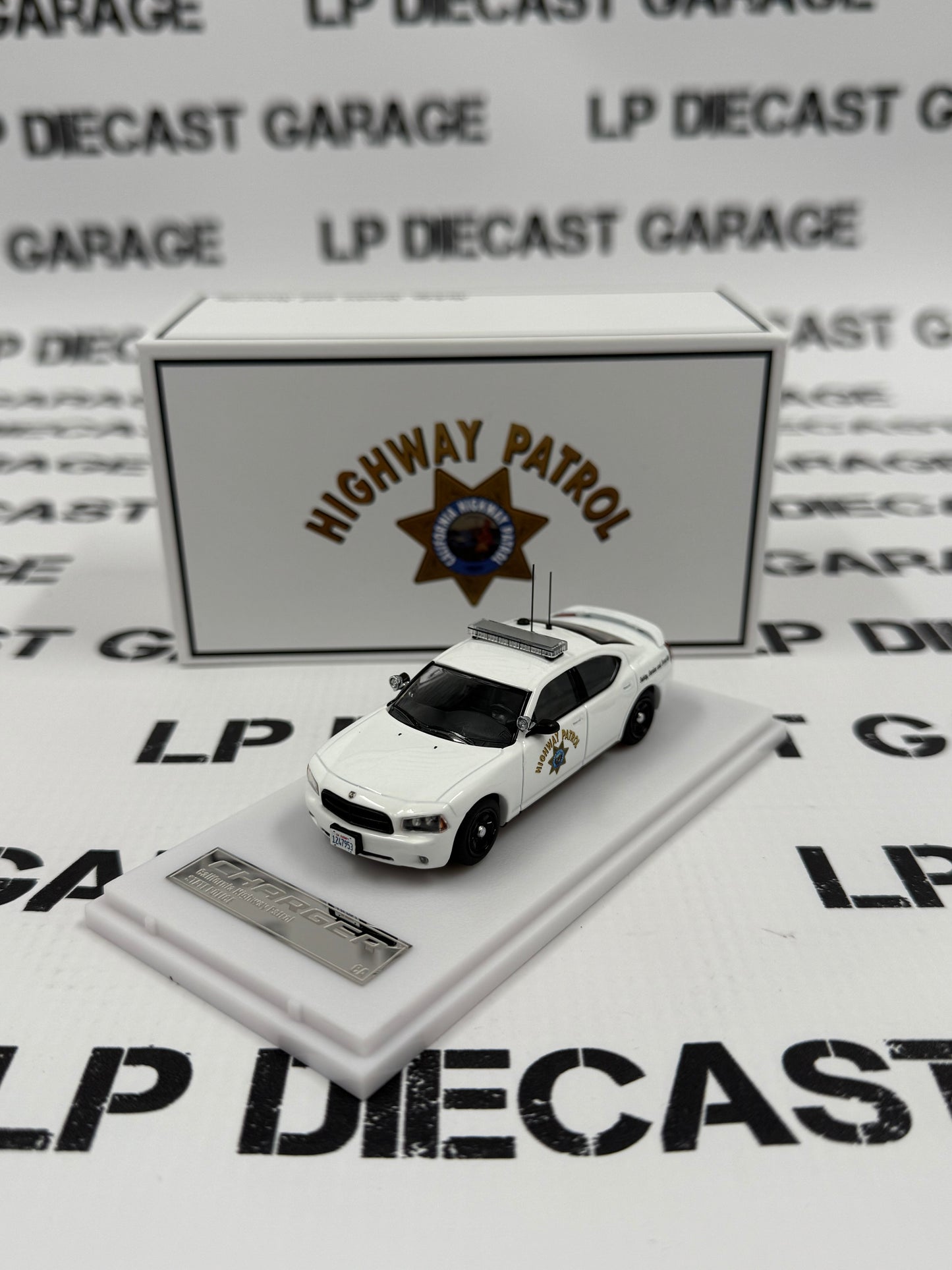 ROLLIN Dodge Charger California Highway Patrol 1:64 Diecast Polar Bear