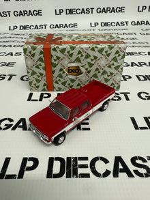 IXO Models 1976 GMC Sierra Grande K2500 1:64 Diecast Christmas Edition