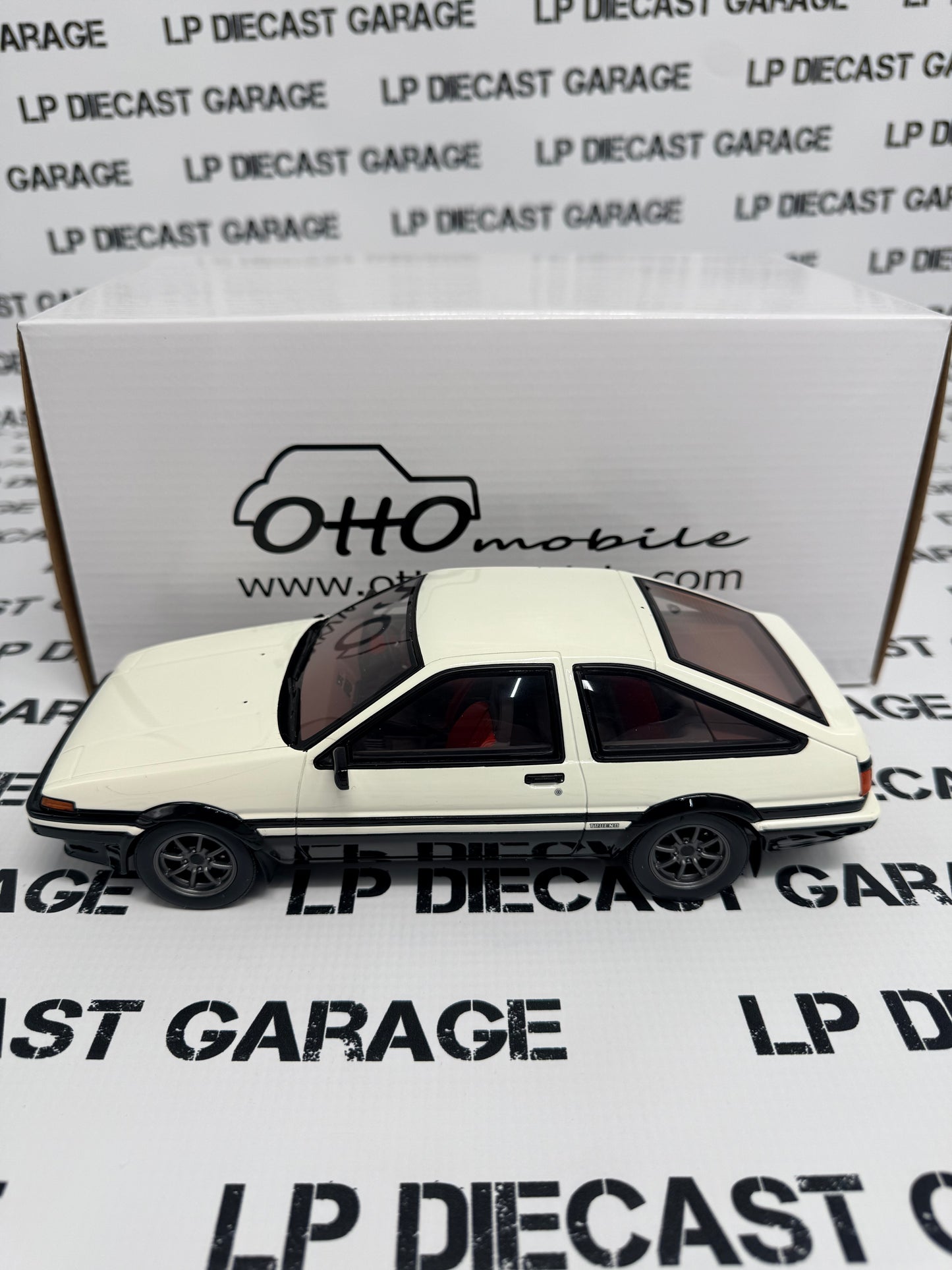 OTTO MOBILE Toyota Sprinter Trueno AE86 GT-APEX 1:18 Scale Resin Model OT444