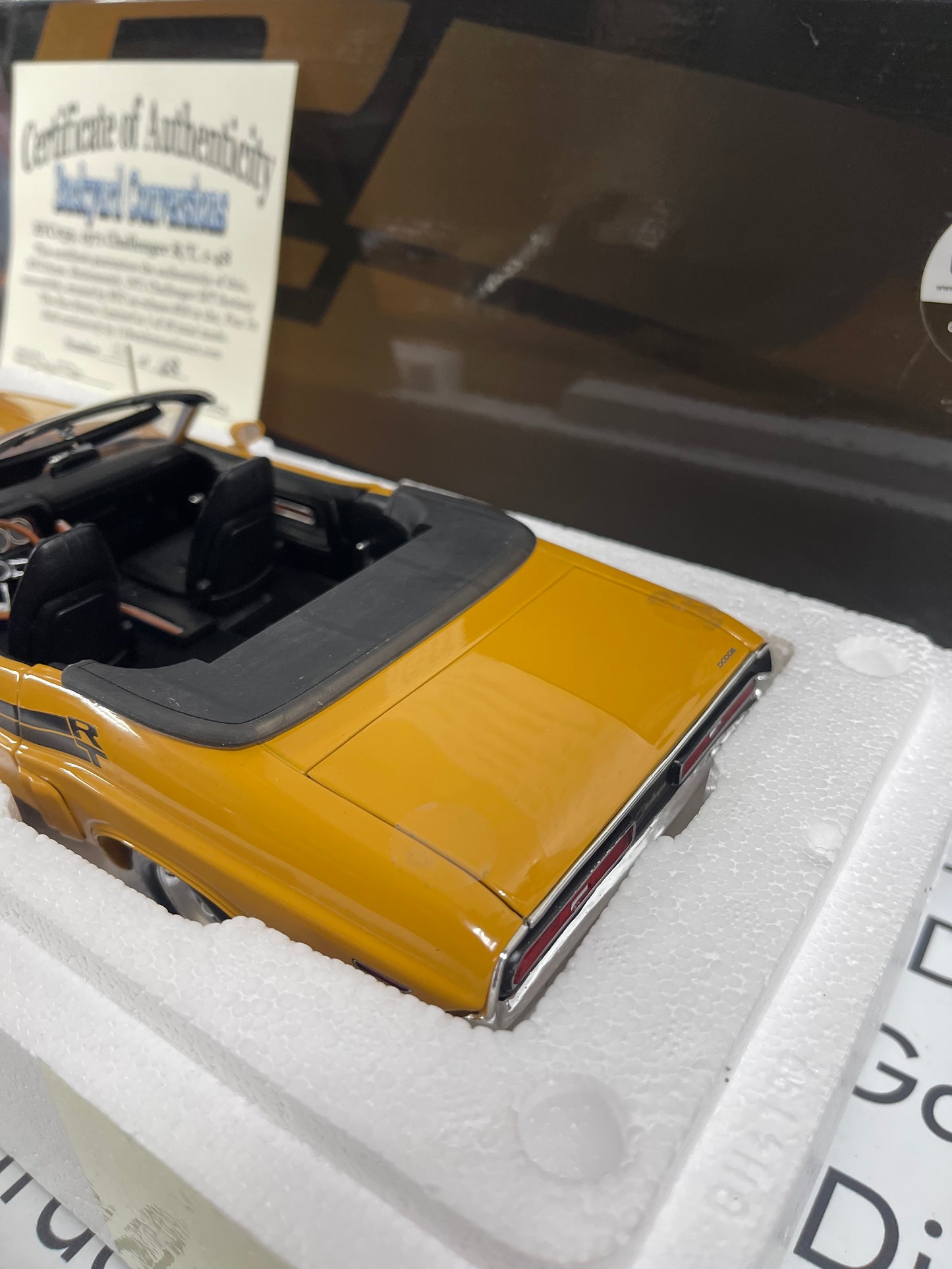 ACME YCID 1971 Dodge Challenger R/T Convertible Butterscotch 1:18 Diecast Backyard Conversion