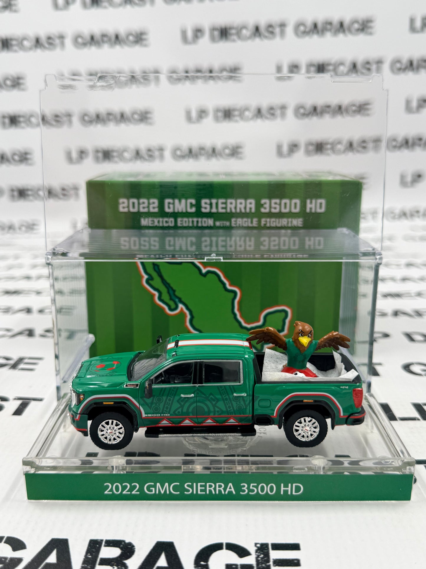 GREENLIGHT 2022 GMC Sierra 3500 Mexico Edition International Soccer 1:64 Diecast w/ Figure