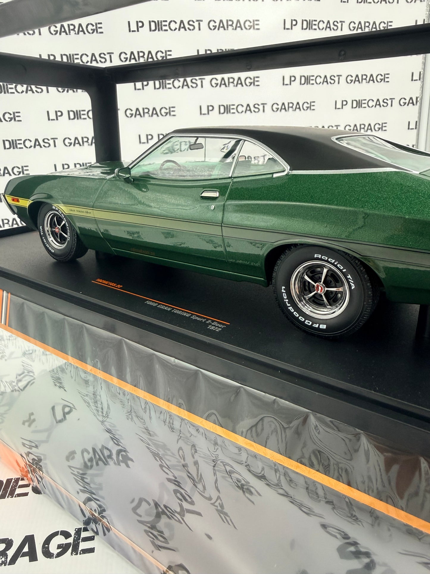 IXO Models 1972 Ford Gran Torino Sport Green Metallic 1:18 Diecast Limited Edition