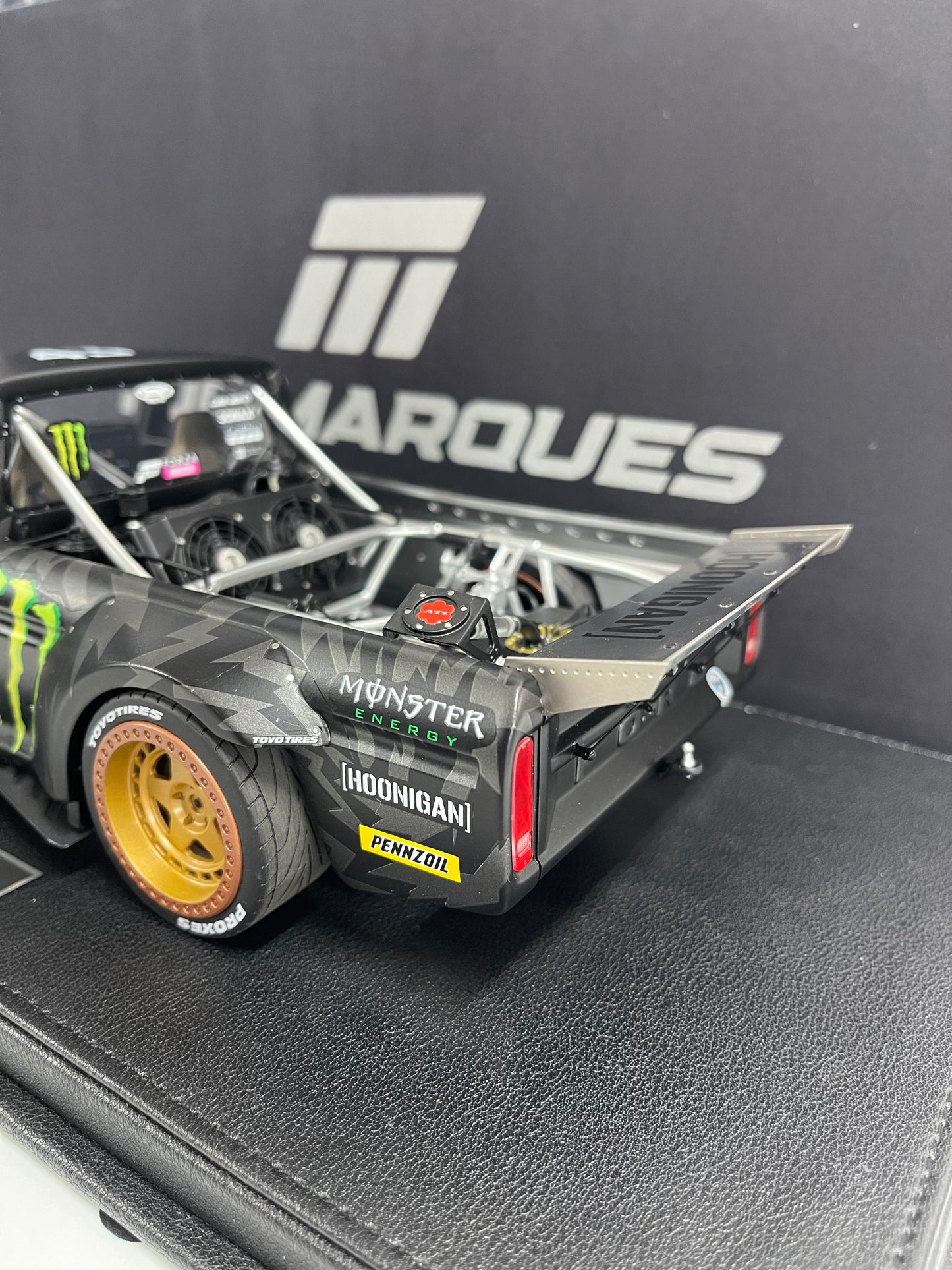 TOP MARQUES Ford F-150 Hoonitruck 1:18 Scale Resin Model Gold Rims