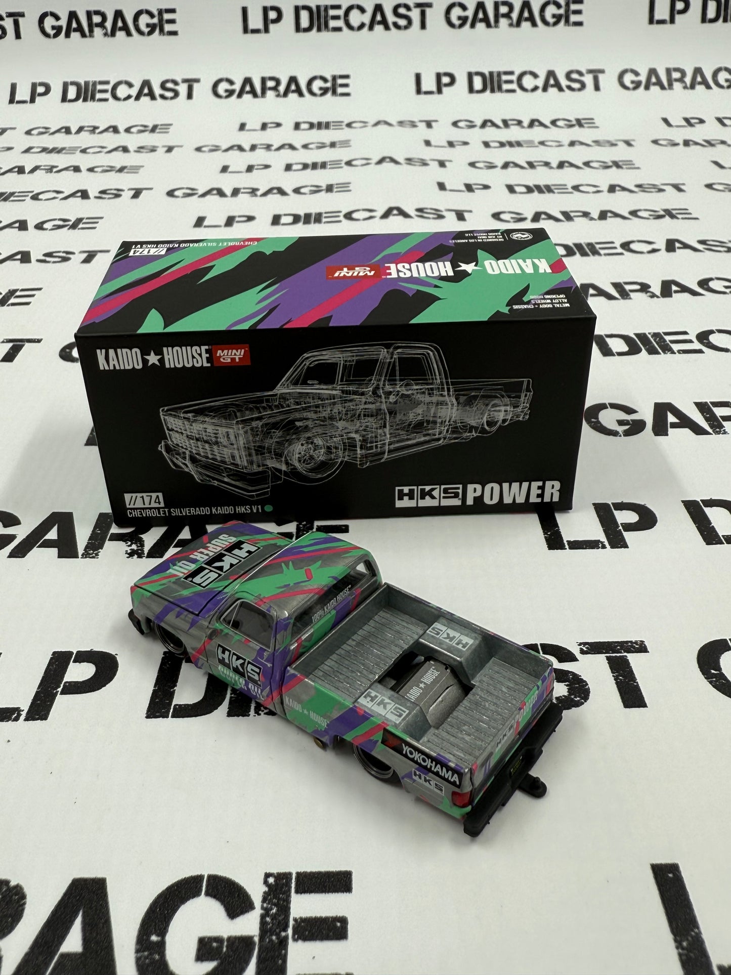 RAW CHASE MINI GT KAIDO HOUSE Chevrolet Silverado Kaido HKS V1 1:64 Diecast