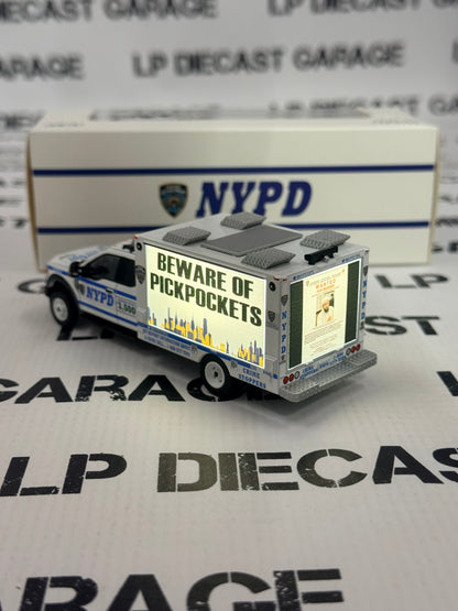 MODEL TRUCK Ford F-550 New York Police Crime Stoppers 1:64 Diecast LED Lights
