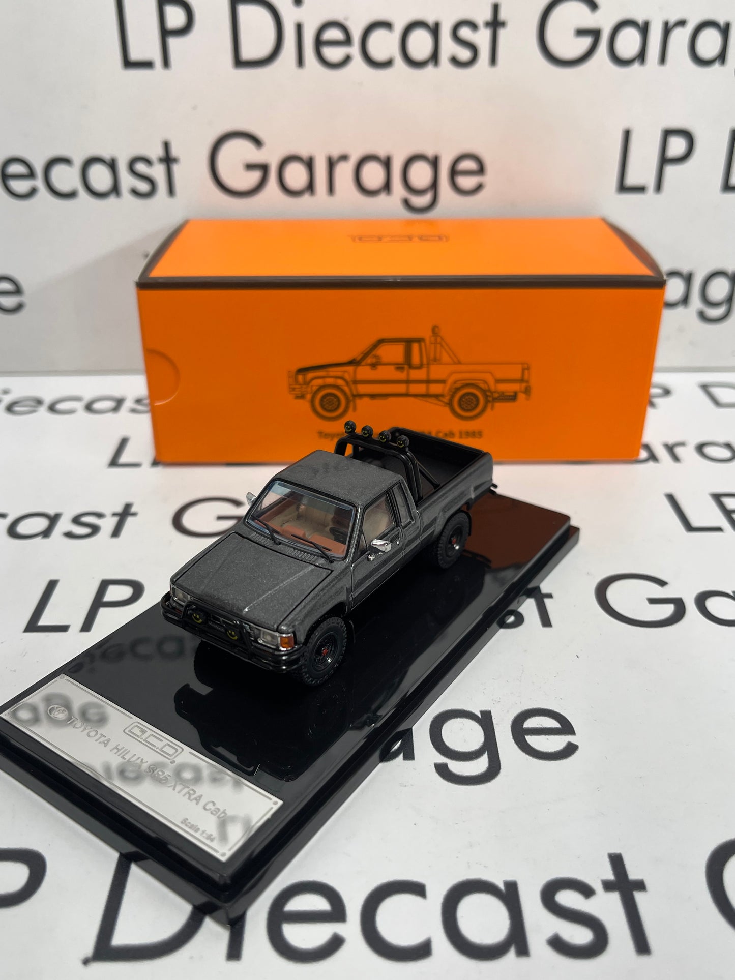 GCD 1985 Toyota Hilux SR5 Xtra Cab Gray Pickup Truck 1:64 Diecast