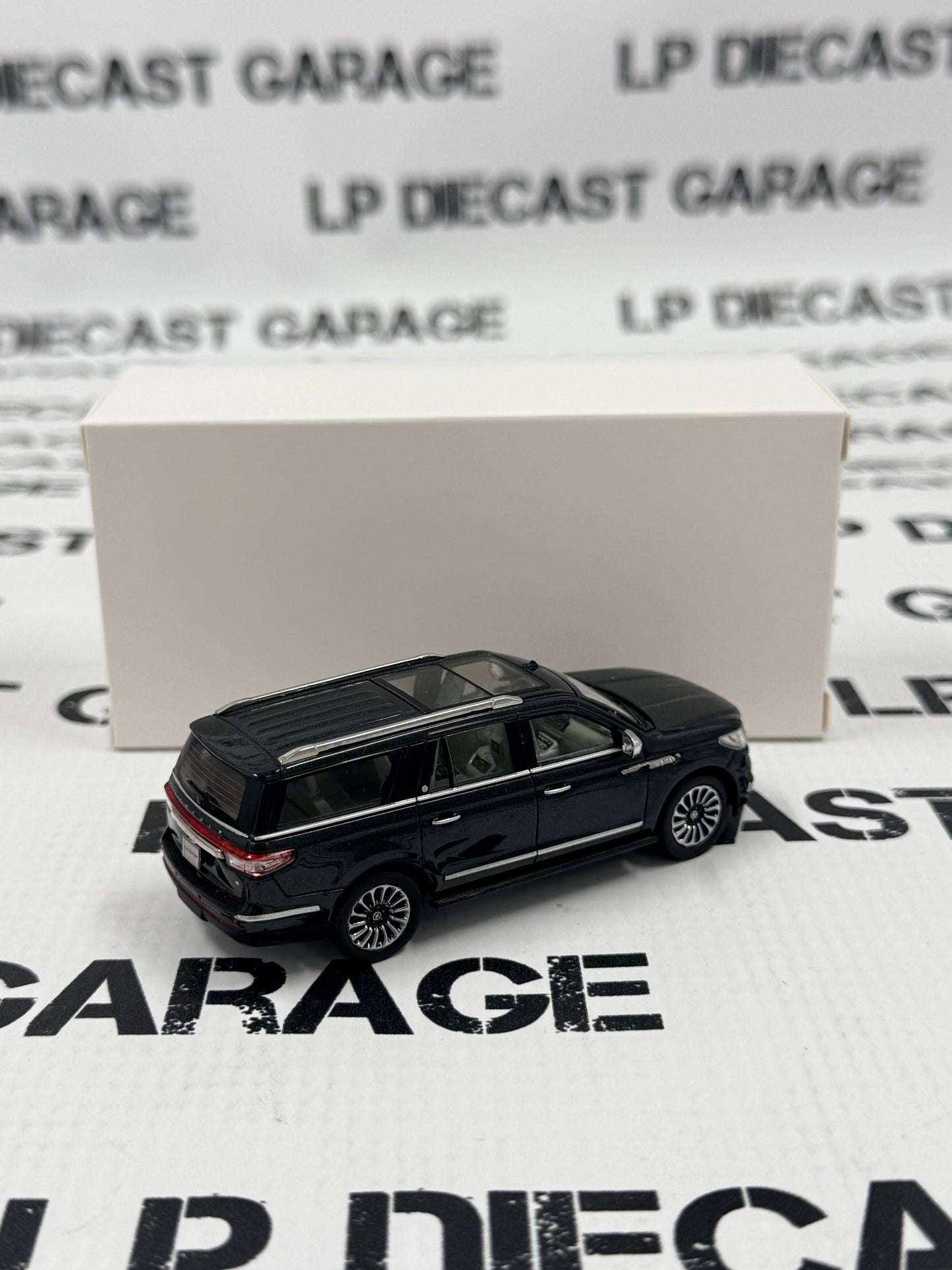 MODEL TRUCK 2024 Lincoln Navigator Dark Green SUV 1:64 Diecast