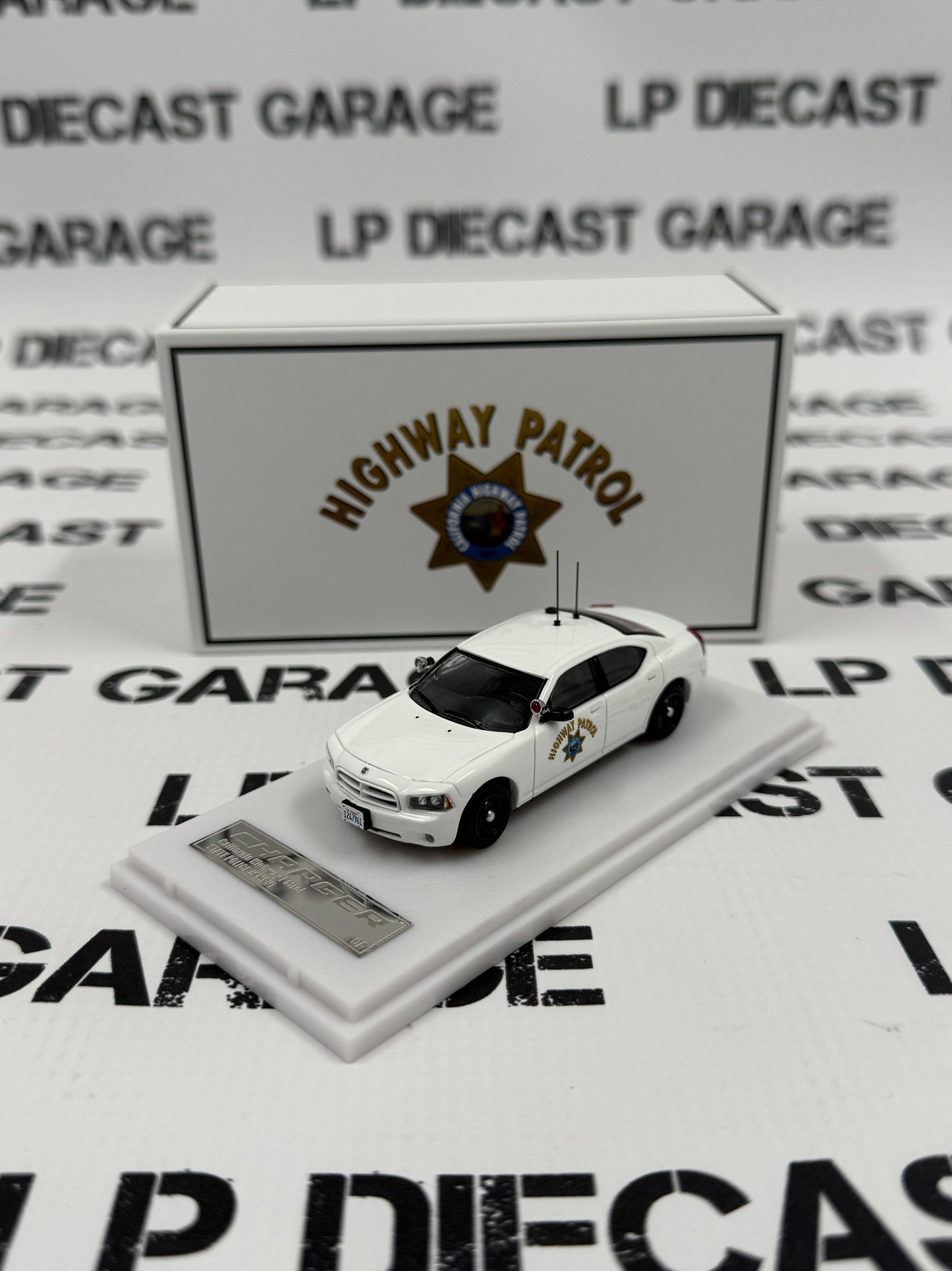 ROLLIN Dodge Charger California Highway Patrol Slicktop 1:64 Diecast SMPV