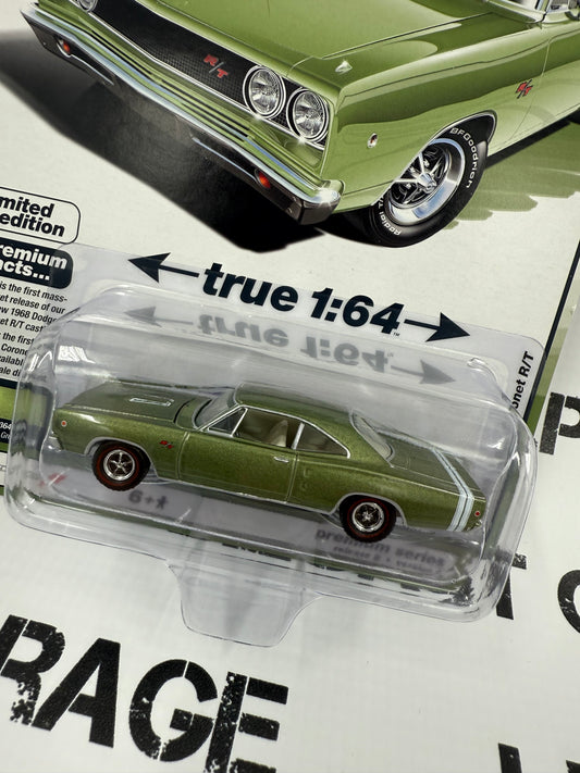 AUTO WORLD 1968 Dodge Coronet R/T Green 1:64 Diecast Vintage Muscle