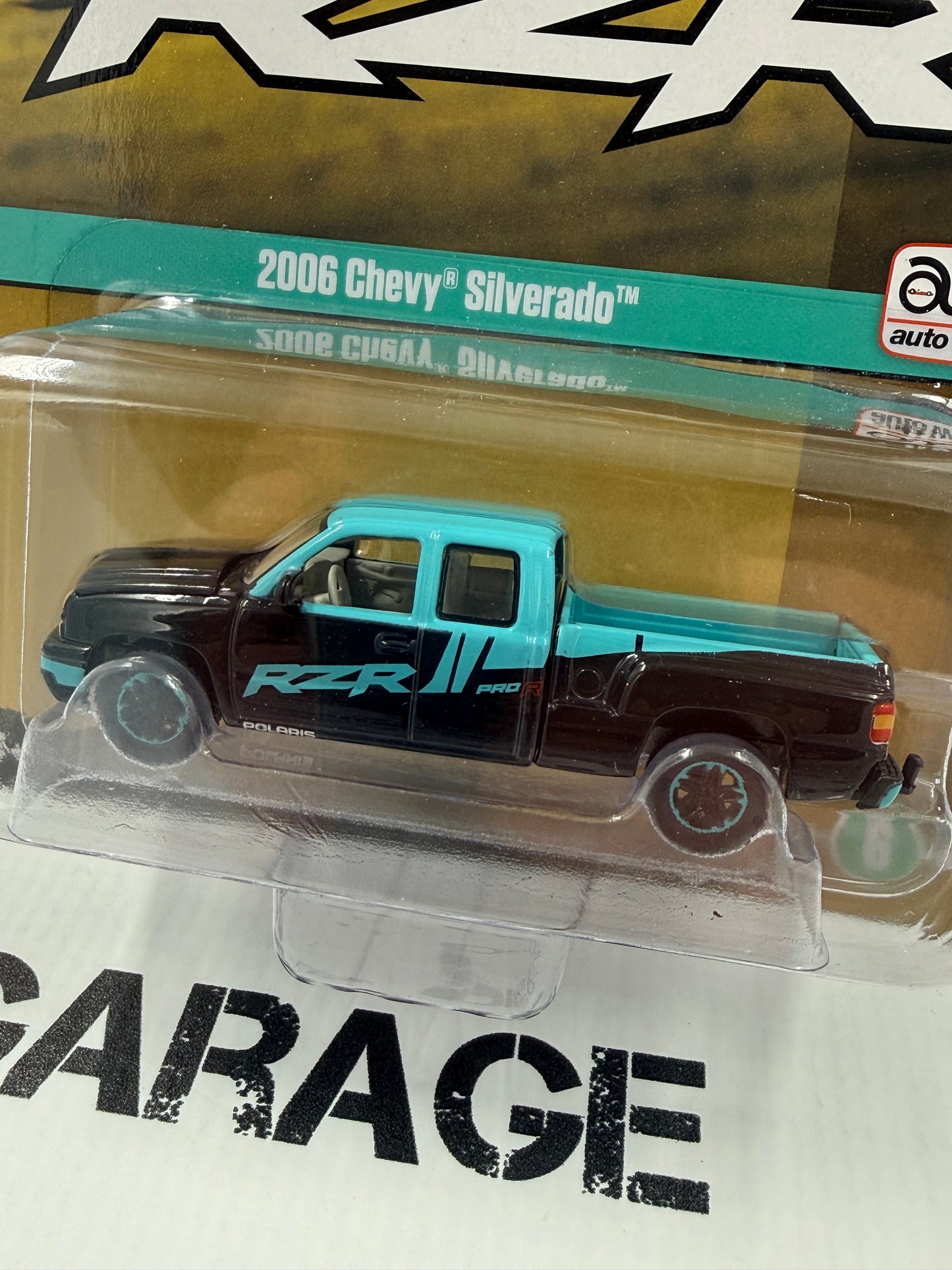AUTO WORLD 2006 Chevy Silverado Polaris RZR 1:64 Diecast Big Country