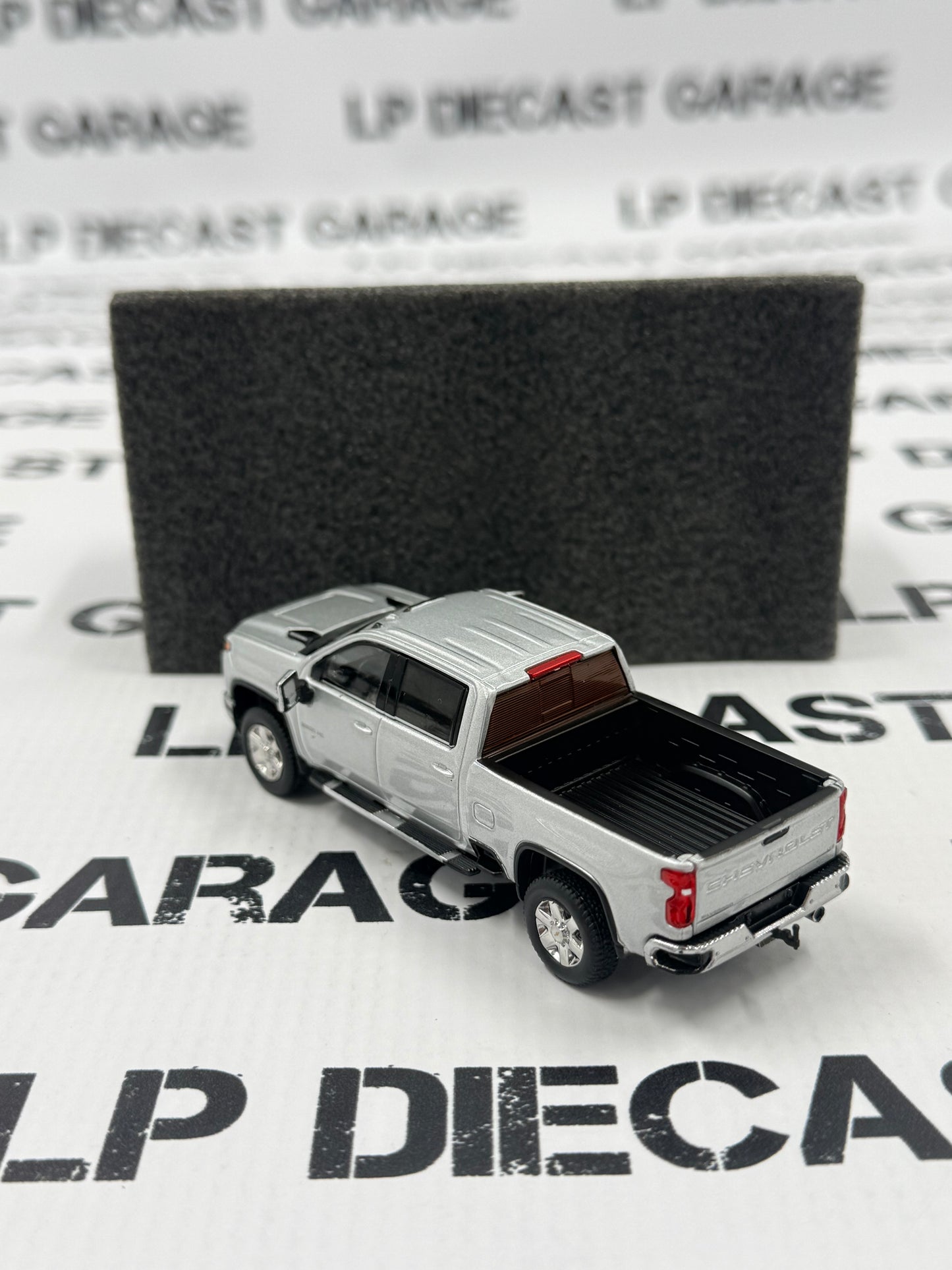 MODEL TRUCK 2023 Chevrolet Silverado 2500HD Silver 1:64 Diecast