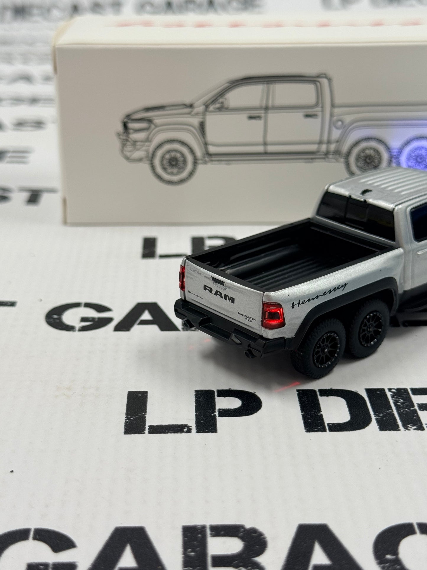MODEL TRUCK 2022 Ram TRX Mammoth 6X6 Truck Silver 1:64 Diecast w/ LED Lights