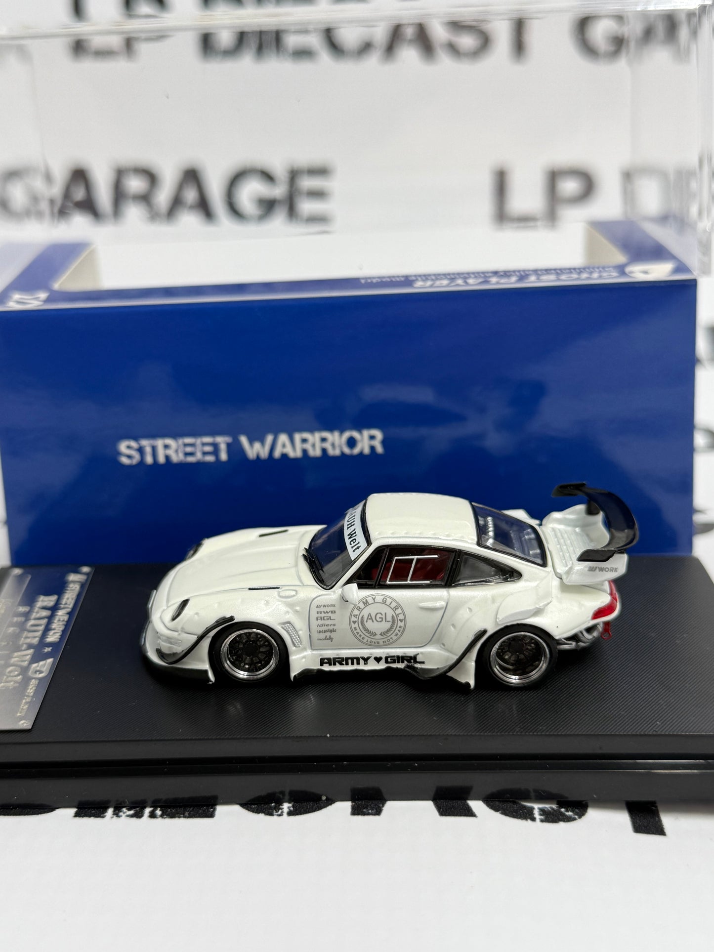 STREET WARRIOR Porsche 993 RAUH-Welt Army Girl 1:64 Diecast Ghost Player